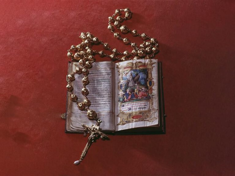 Mary Queen of Scots rosary beads stolen