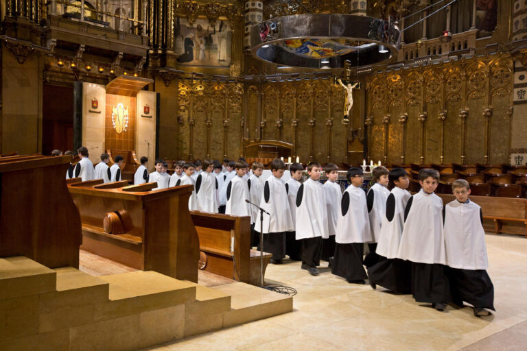 Famous Spanish choir admits girls for the first time