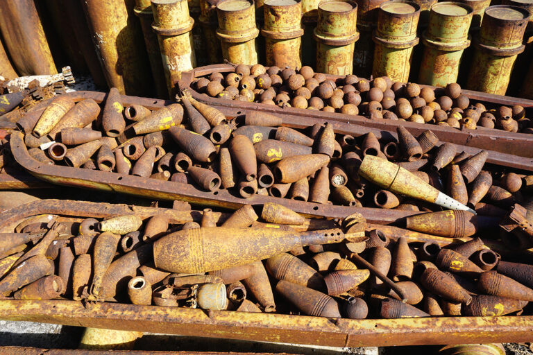Church against cluster bombs