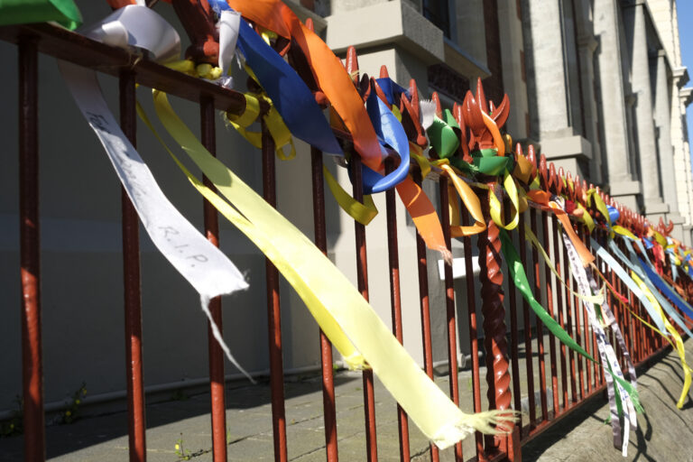 Breaking the silence with ribbons